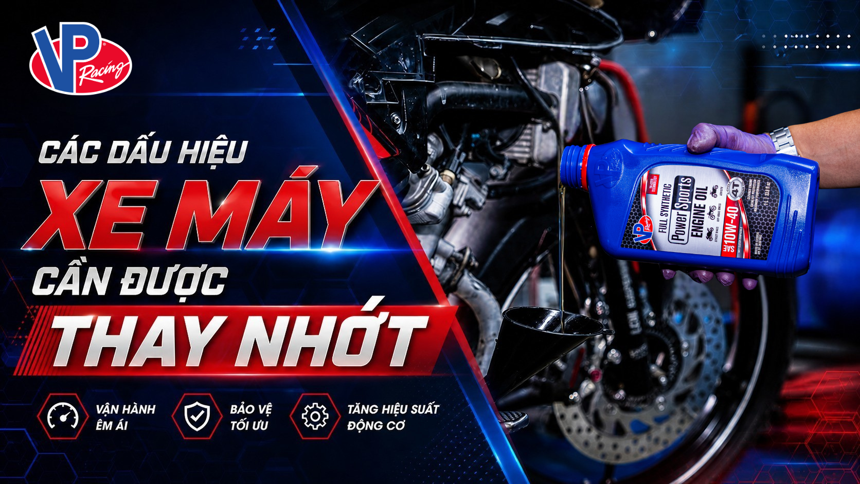 Các dấu hiệu xe máy cần thay nhớt: Cảnh người đổ dầu nhớt VP Power Sports 4T 10W-40 vào động cơ.